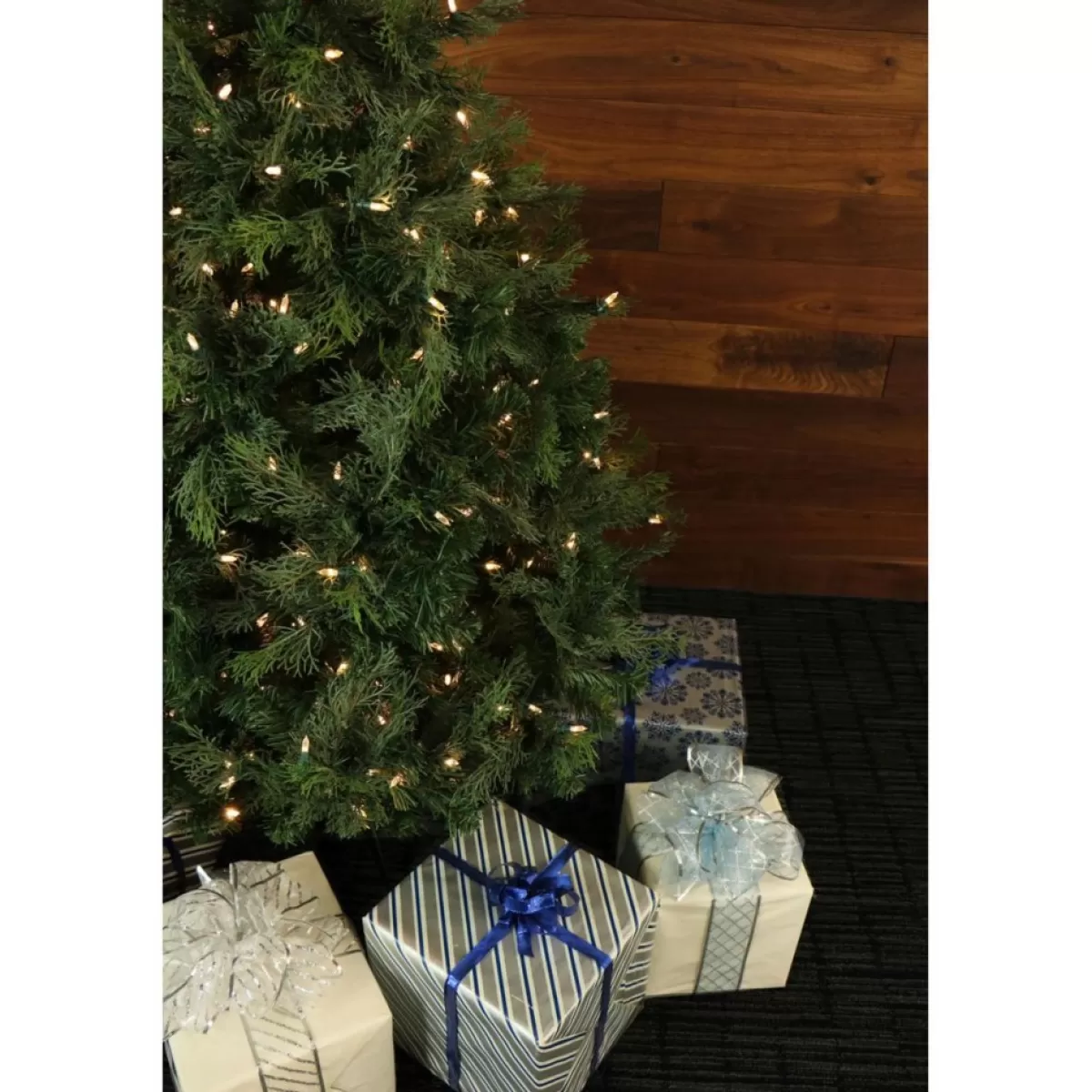 Fraiser Hill Farms Christmas Trees | 5-Ft. Northern Cedar Teardrop Christmas Tree With Clear Led Lights And Ez Connect