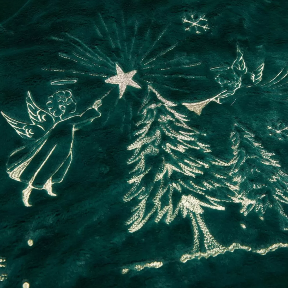 august & leo Holiday Textiles | Oversized Faux Fur Angelic Winter Throw