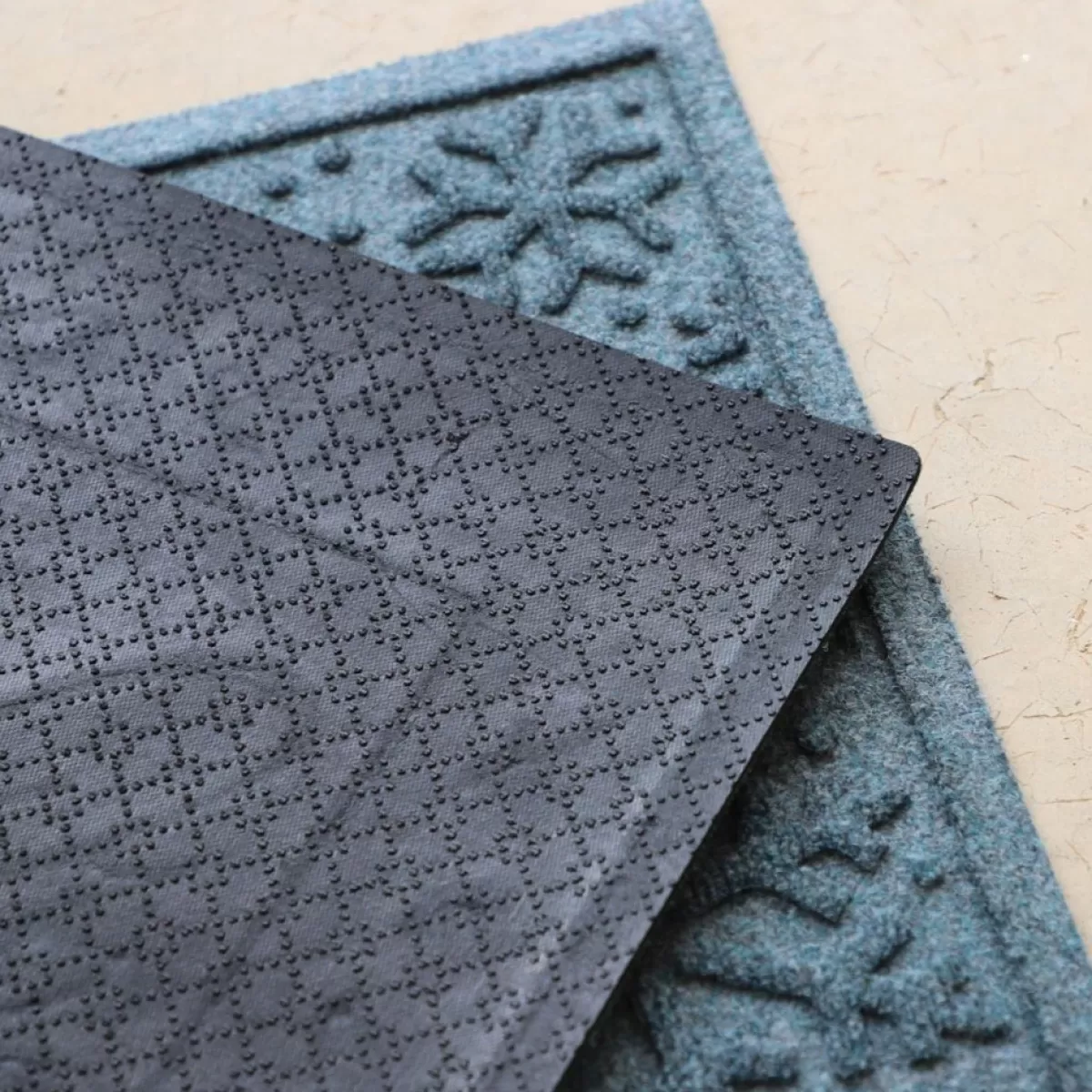 Aqua Shield Outdoor Decor | Bungalow Flooring Snowflake 20"X30" Door Mat