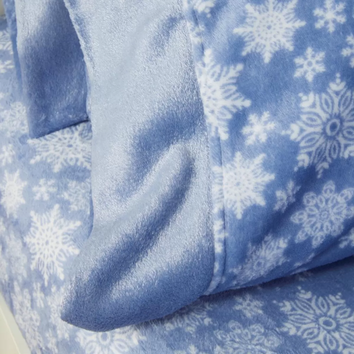 Warm & Cozy Holiday Textiles | Glitter Hem Plush Sheet Set With Extra Pillowcases